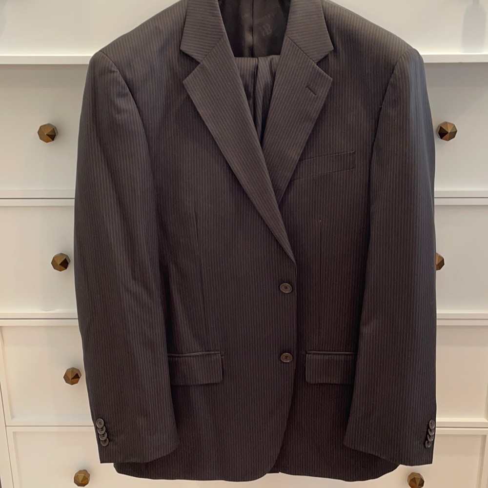 Men’s two peice suit in good condition